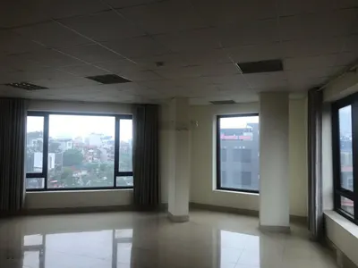 Cho thuê sàn văn phòng lô góc Nguyễn Khang, Vũ Phạm Hàm 90m 18tr/tháng. Mặt tiền 20m