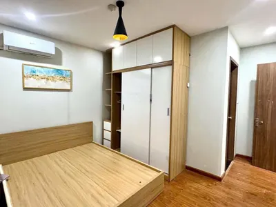 Cho thuê phòng trọ Phố Sài Đồng: 60m2, 1 ngủ, 1 khách, bếp, vs - full nội thất. Giá: 6tr/tháng.