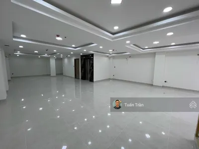 Cho thuê tòa nhà VP full sàn trống suốt khu Uỷ ban TP Thủ Đức. DT: 8x20m hầm 6 tầng. Giá 150tr/th