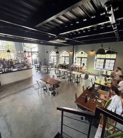 Cho thuê lô góc 2 mặt tiền Hoàng Kế Viêm, DTSD 600m2, ngang 11m6, khu sầm uất, gọi Văn Phú
