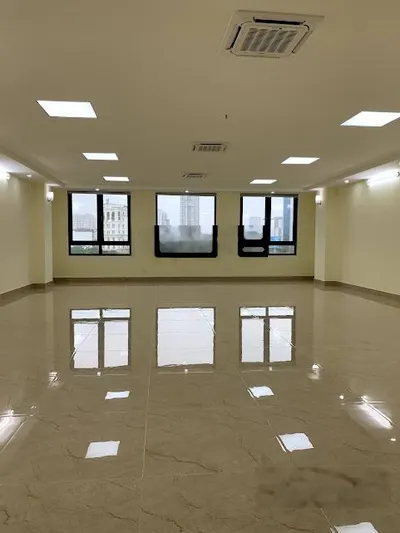 Cho thuê siêu tòa nhà mặt phố Mỹ Đình, DT 220m2 * 7T + 1 tum + 1 hầm, thông sàn, KD chất. Giá 230tr