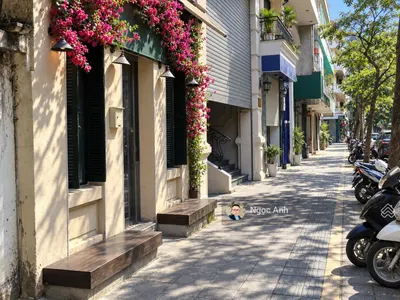 Cho thuê tòa nhà mặt phố Hòa Mã, Hai Bà Trưng, 200m2 x 8 tầng, mặt tiền 8,5m, giá 650 triệu