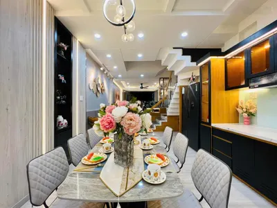 Nhà Full Nội-Hẻm Thông 7m-Phạm Văn P14-- diện tích: 4x17m -4 Lầu-- 6 Phòng--6wc--Thuê: 20Triệu