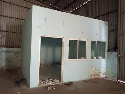 Cho thuê xưởng 300m2 Tân Phước Khánh giá 12 tr có điện 3 pha, có văn phòng