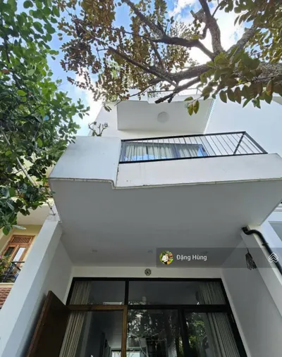 Nhà nguyên căn Nguyễn Cừ, Thảo Điền, Quận 2 - 1 trệt 2 lầu, có hồ bơi. Giá 70tr/th