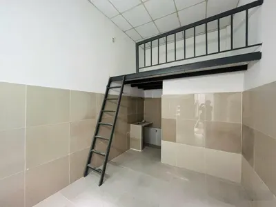 Cho thuê phòng trệt mặt đất, có gác. Gần bên KCX, UFM, NTTU Quận 4. Tiện sang Phú Mỹ Hưng