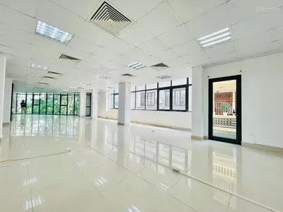 CC gửi cho thuê sàn tầng lửng phố Hoàng Cầu - Đống Đa 135m2 vị trí hot giá chỉ 30 triệu ô tô đỗ cửa