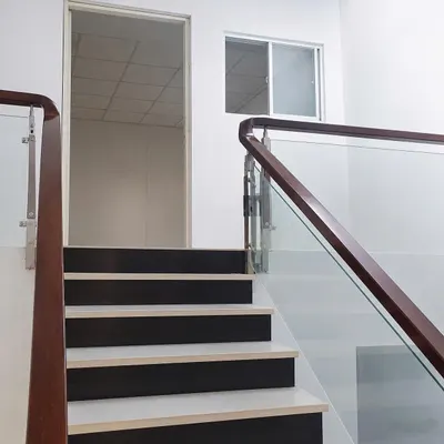 Cho thuê nhà cạnh cầu Phú Xuân, giá 15 triệu, xe hơi ngủ nhà được