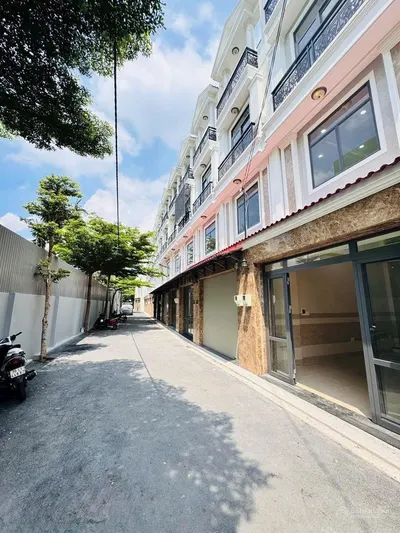 Cho thuê nhà đường Quốc Lộ 13, Hiệp Bình Phước, Thủ Đức, 4pn, 4wc. Hẻm xe tải.