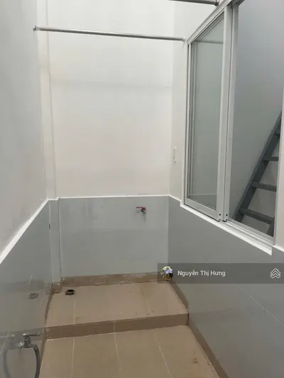 Cho thuê nhà c4 khu đường số phạm hữu lầu q7-4.5x17m,2pn,nhà mới sơn. xe hơi đậu cửa-giá : 9tr.