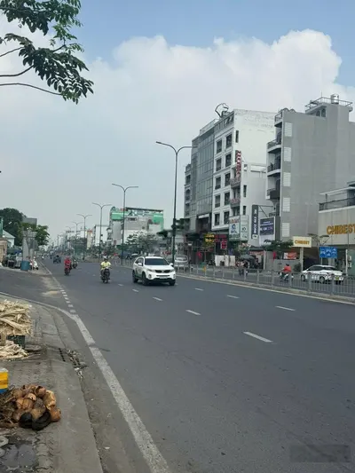 Tòa nhà 3 mặt tiền Dương Quảng Hàm, P5, Gò Vấp_12x20m, hầm + 9 tầng, giá 190tr/tháng