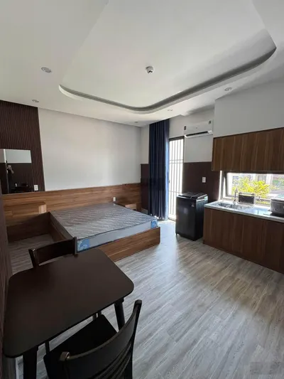 Cho thuê phòng ban công 35m2, cửa sổ lớn ngay Phan Đăng Lưu, Phú Nhuận gần Q1, Q3