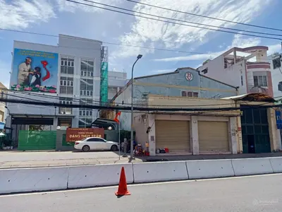 Cho thuê nhà MT Huỳnh Tấn Phát, DT: 15m x 35m, Quận 7