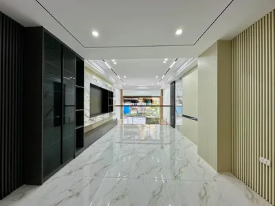 Cho thuê nhà MP Nguyên Hồng - Láng Hạ - Đống Đa - 70m2 x 5T - MT 5m, thang máy, thông sàn - 55tr
