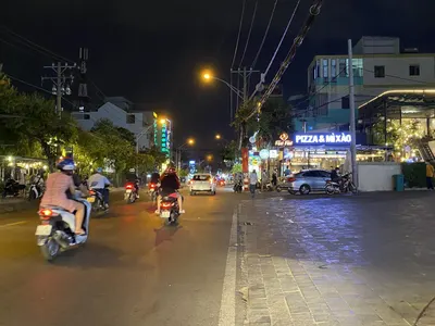 200tr/tháng. Toà nhà 1 hầm 5 tầng, có thang máy, PCCC. DT 15m*28m=420m². Gần 1700m² sàn hoàn công.