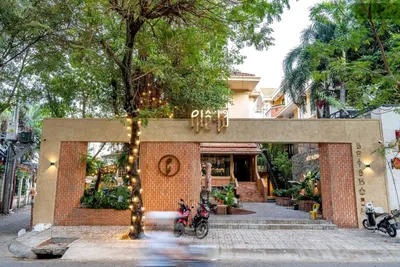 Cho thuê nhà mặt tiền Lê Quý Đôn, Quận 3. DT: 12x30m. 1 trệt 1 lầu. DTSD: 1.600m2