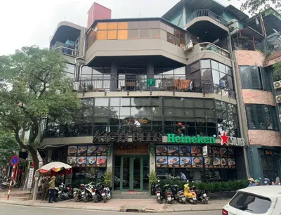 Tôi muốn cho thuê gấp nhà mặt phố Duy Tân, Cầu Giấy mặt tiền lô góc 30m, diện tích 150m2 x 4 tầng