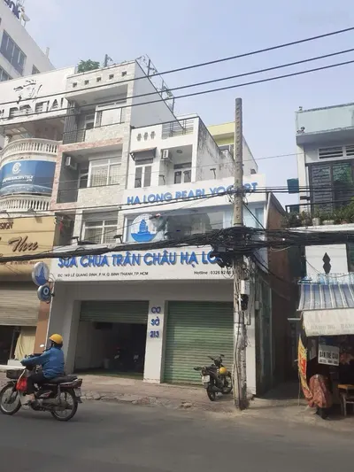 Cho thuê nhà nguyên căn mặt tiền đường Lê Quang Định, ngang 7x22 nhà 3 tầng. Giá thuê 45tr/tháng