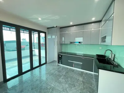 Cho thuê nhà Phố Trạm lô góc 3 mặt thoáng 7 tầng thang máy gara ô tô chỉ 13tr/tháng