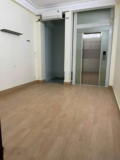 Cho thuê nhà 54m, 5 tầng thang máy Nguyễn Thị Định, Trần Duy Hưng 27tr/tháng