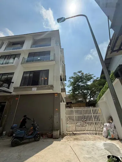 Chủ cần bán gấp liền kề Khu C Geleximco Lê Trọng Tấn rẻ hơn thị trường 2 tỷ