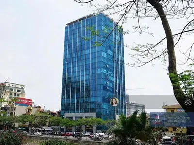 Tòa văn phòng Nguyễn Ngọc Vũ 21 tầng trống sàn 150m2 cho thuê 35tr/tháng, vận hành chuyên nghiệp