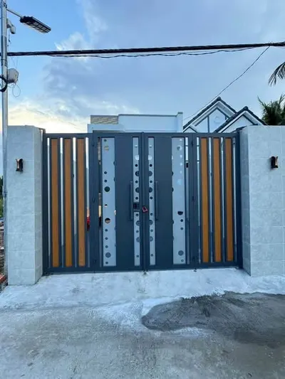 Bán nhà Phú Tân, Bến Tre cũ, 141m2, 3 phòng ngủ, ô tô tận sân
