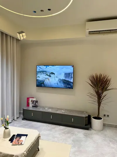 Cho thuê Midtown M8 82m2, 2PN, lầu cao view biệt thự, có ô xe hầm, giá 23tr/th