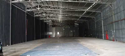 Cho thuê kho đường Phú Diễn, Từ Liêm, HN. DT 900m2, cao 7m, có điện 3fa, công đỗ cửa. Giá 100k/m/th