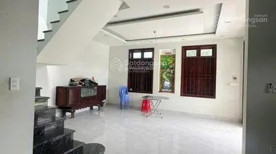 Cho thuê nhà ở Mễ Trì gần Phạm Hùng, Golden Place, 75m2x5T, full điều hòa, ô tô đỗ tránh